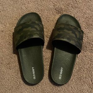 Old navy boys slide sandals NWOT✨